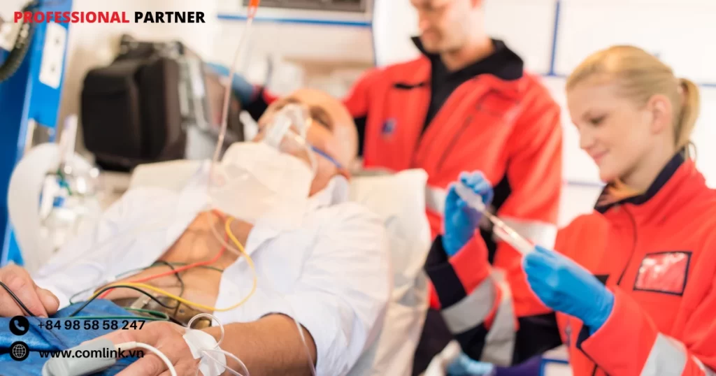 Nhân viên y tế cấp cứu