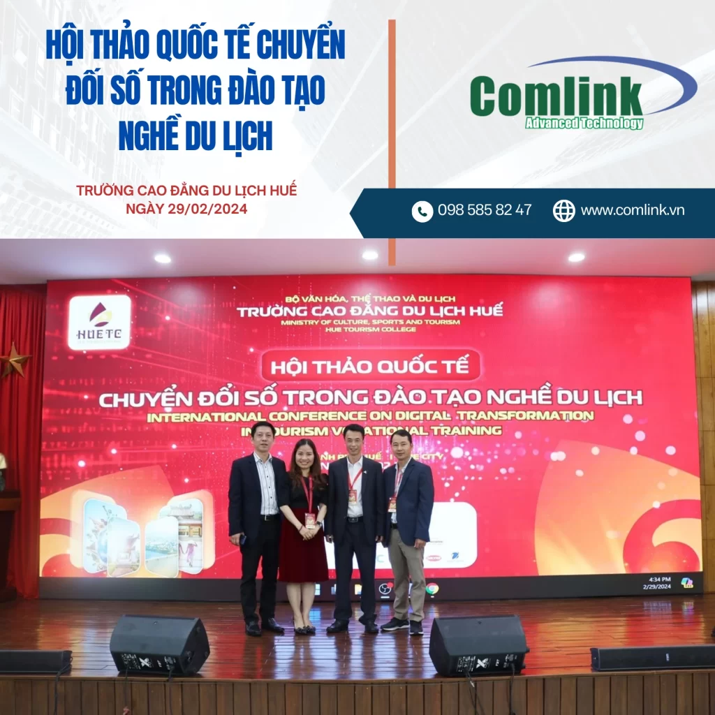 Comlink chụp ảnh cùng đối tác